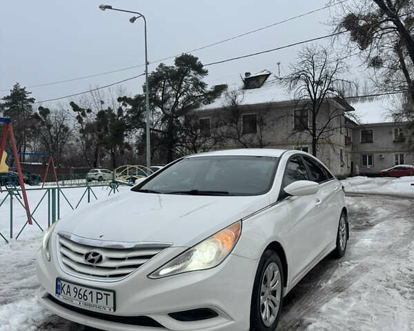 Білий Хендай Соната, об'ємом двигуна 2.36 л та пробігом 180 тис. км за 7300 $, фото 1 на Automoto.ua