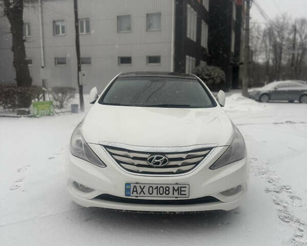 Білий Хендай Соната, об'ємом двигуна 2.36 л та пробігом 218 тис. км за 7399 $, фото 1 на Automoto.ua