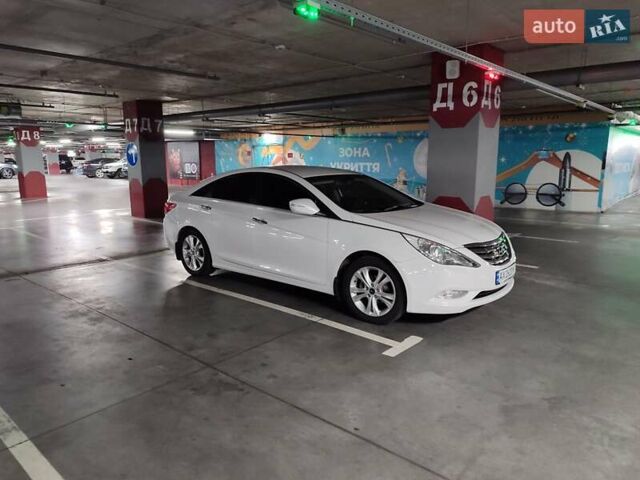 Білий Хендай Соната, об'ємом двигуна 2.4 л та пробігом 148 тис. км за 9500 $, фото 1 на Automoto.ua