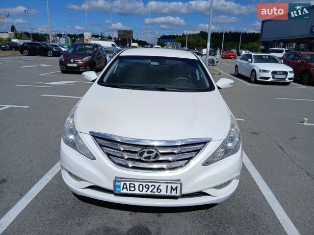 Білий Хендай Соната, об'ємом двигуна 2 л та пробігом 220 тис. км за 6850 $, фото 1 на Automoto.ua