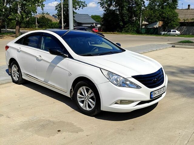 Білий Хендай Соната, об'ємом двигуна 2 л та пробігом 370 тис. км за 6600 $, фото 1 на Automoto.ua
