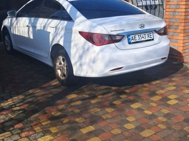 Белый Хендай Соната, объемом двигателя 2 л и пробегом 340 тыс. км за 7800 $, фото 1 на Automoto.ua