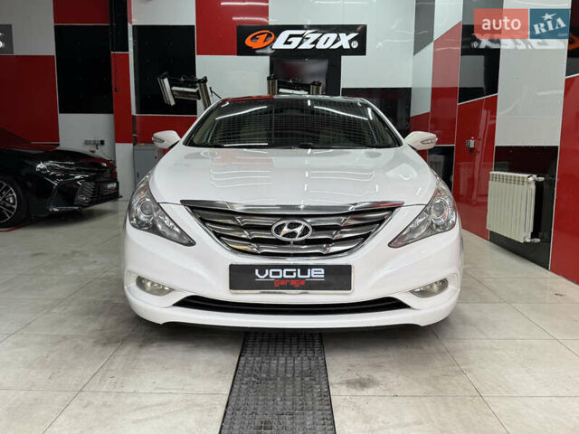 Белый Хендай Соната, объемом двигателя 2.4 л и пробегом 140 тыс. км за 9500 $, фото 1 на Automoto.ua