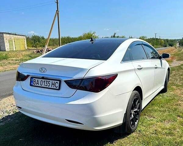 Белый Хендай Соната, объемом двигателя 2 л и пробегом 192 тыс. км за 9500 $, фото 1 на Automoto.ua