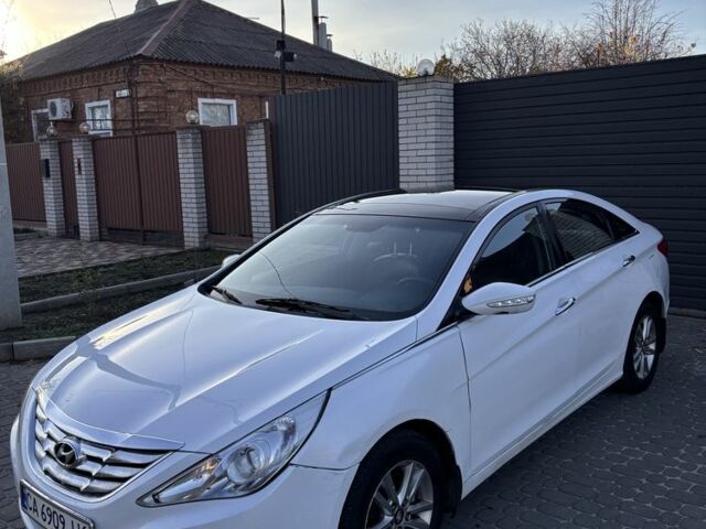 Белый Хендай Соната, объемом двигателя 2.4 л и пробегом 700 тыс. км за 7000 $, фото 1 на Automoto.ua