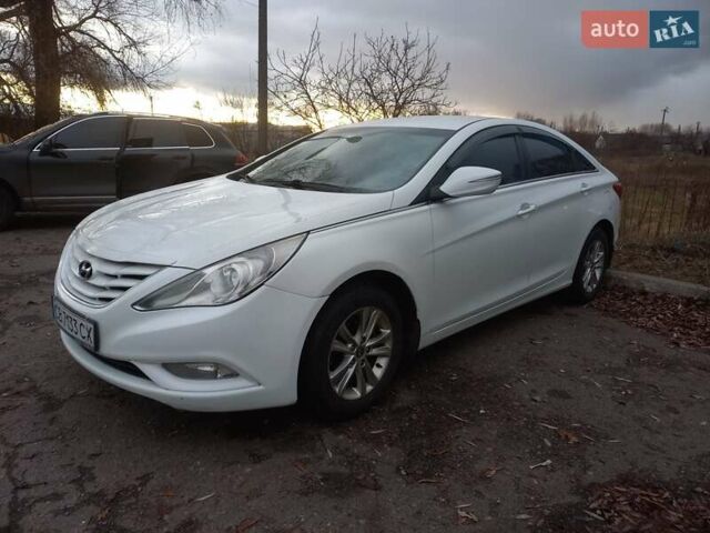Белый Хендай Соната, объемом двигателя 2 л и пробегом 197 тыс. км за 7500 $, фото 1 на Automoto.ua