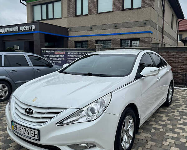 Хендай Соната 2011 в Одессе на Automoto.ua Белый Хендай Соната, объемом двигателя 2 л и пробегом 80 тыс. км за 10500 $, фото 1 на Automoto.ua
