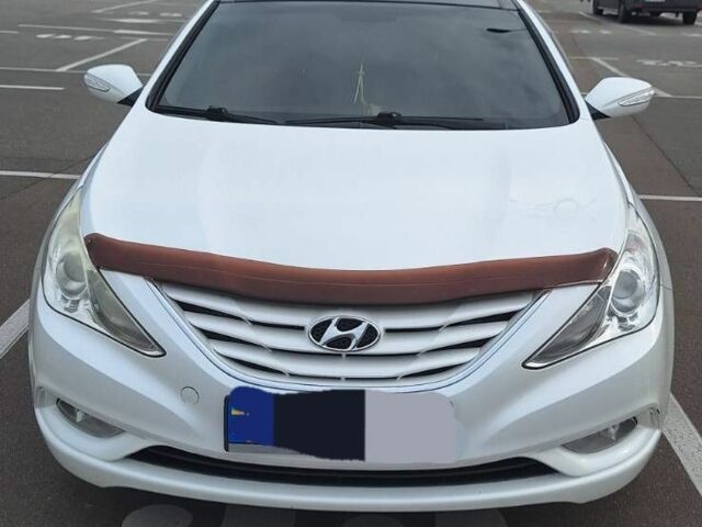 Хендай Соната 2011 в Киеве на Automoto.ua Белый Хендай Соната, объемом двигателя 2 л и пробегом 200 тыс. км за 8284 $, фото 1 на Automoto.ua