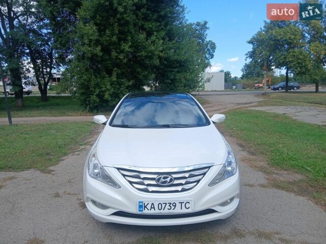 Белый Хендай Соната, объемом двигателя 2.4 л и пробегом 170 тыс. км за 8200 $, фото 1 на Automoto.ua