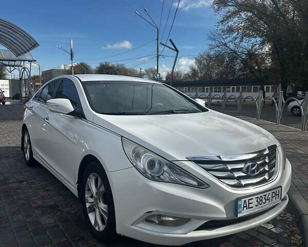 Білий Хендай Соната, об'ємом двигуна 2.36 л та пробігом 197 тис. км за 8000 $, фото 1 на Automoto.ua