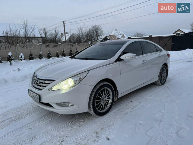 Белый Хендай Соната, объемом двигателя 2.36 л и пробегом 31 тыс. км за 14300 $, фото 1 на Automoto.ua