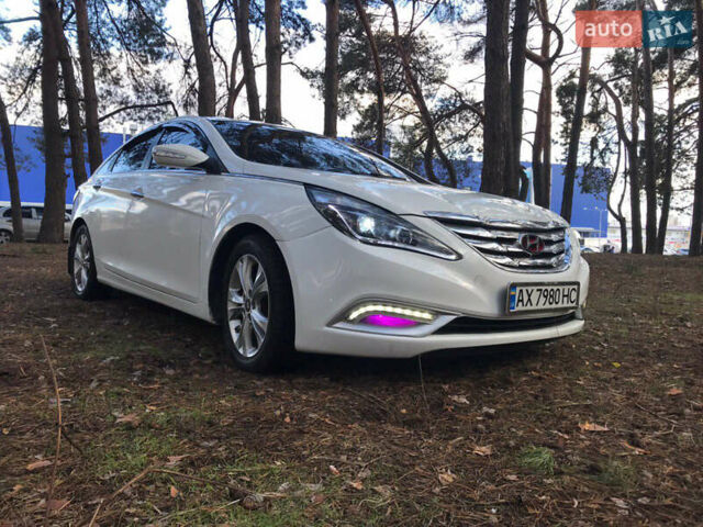 Белый Хендай Соната, объемом двигателя 2.36 л и пробегом 288 тыс. км за 7200 $, фото 1 на Automoto.ua