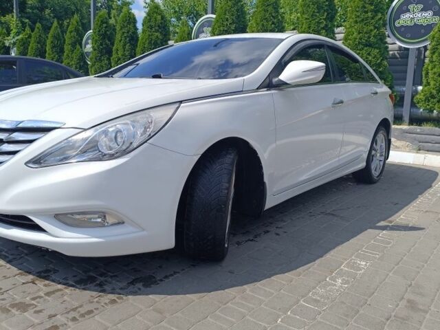Белый Хендай Соната, объемом двигателя 2 л и пробегом 216 тыс. км за 8617 $, фото 1 на Automoto.ua
