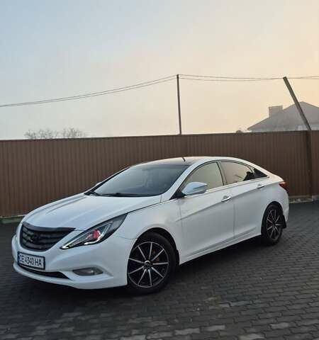 Белый Хендай Соната, объемом двигателя 2.36 л и пробегом 226 тыс. км за 8000 $, фото 1 на Automoto.ua