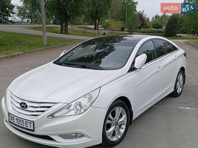 Белый Хендай Соната, объемом двигателя 2 л и пробегом 216 тыс. км за 9200 $, фото 1 на Automoto.ua