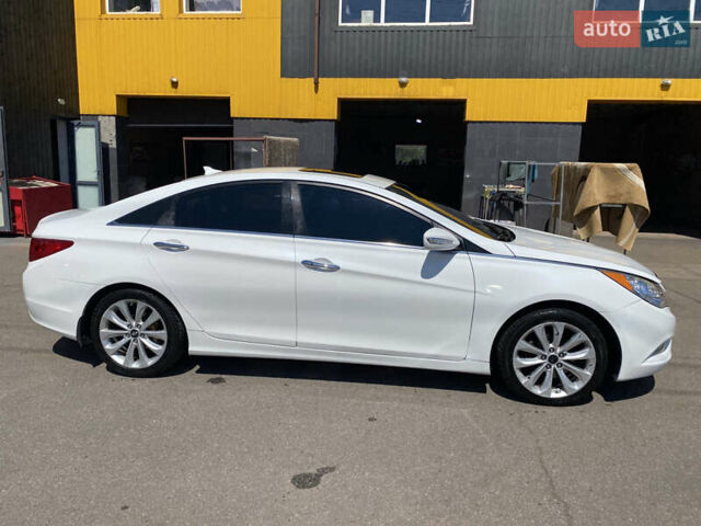 Белый Хендай Соната, объемом двигателя 2 л и пробегом 199 тыс. км за 8500 $, фото 1 на Automoto.ua