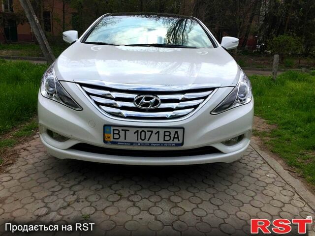 Белый Хендай Соната, объемом двигателя 2.4 л и пробегом 88 тыс. км за 13000 $, фото 1 на Automoto.ua