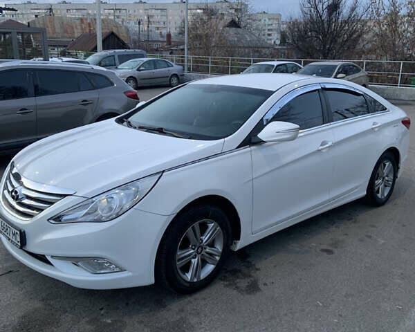 Белый Хендай Соната, объемом двигателя 2 л и пробегом 199 тыс. км за 9000 $, фото 1 на Automoto.ua