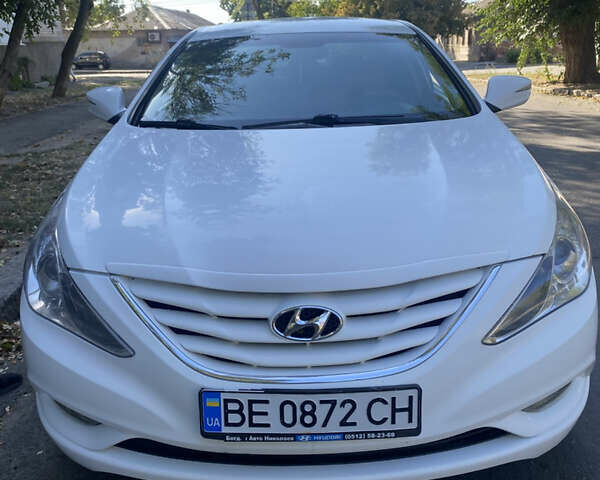 Белый Хендай Соната, объемом двигателя 2 л и пробегом 226 тыс. км за 7300 $, фото 1 на Automoto.ua