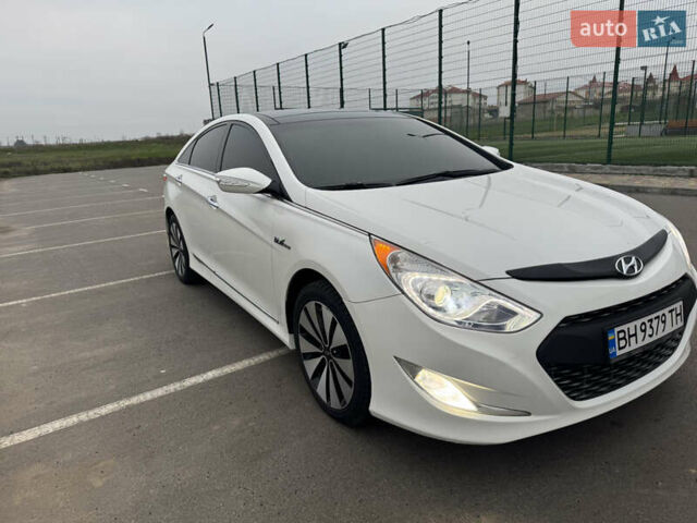 Белый Хендай Соната, объемом двигателя 2.36 л и пробегом 167 тыс. км за 10000 $, фото 1 на Automoto.ua