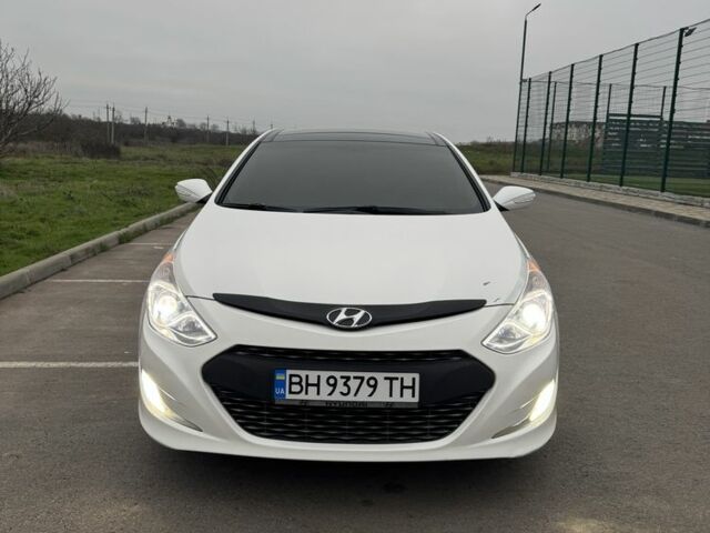 Белый Хендай Соната, объемом двигателя 2.4 л и пробегом 164 тыс. км за 10000 $, фото 1 на Automoto.ua