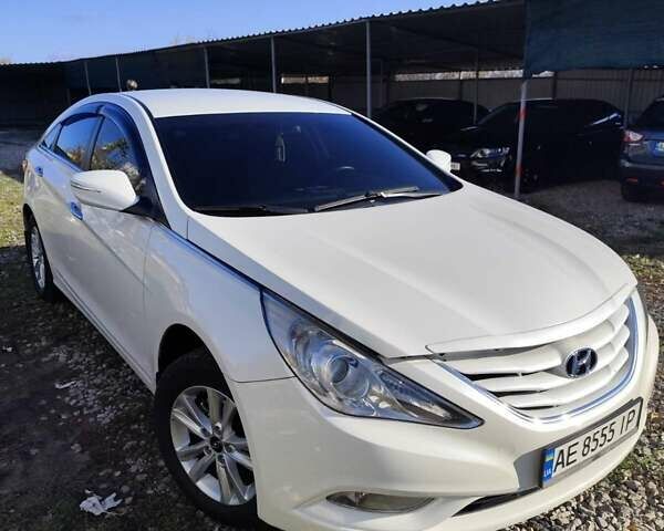 Белый Хендай Соната, объемом двигателя 2 л и пробегом 113 тыс. км за 9800 $, фото 1 на Automoto.ua