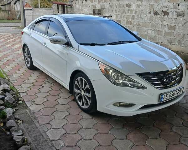 Белый Хендай Соната, объемом двигателя 2 л и пробегом 170 тыс. км за 9000 $, фото 1 на Automoto.ua