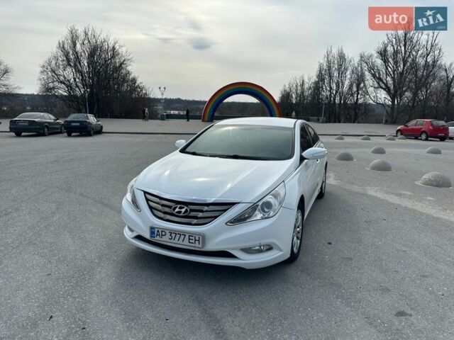 Белый Хендай Соната, объемом двигателя 2.36 л и пробегом 144 тыс. км за 9000 $, фото 1 на Automoto.ua