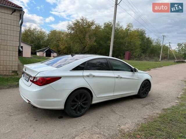 Білий Хендай Соната, об'ємом двигуна 2.36 л та пробігом 222 тис. км за 7700 $, фото 1 на Automoto.ua