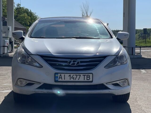 Белый Хендай Соната, объемом двигателя 2 л и пробегом 393 тыс. км за 7100 $, фото 1 на Automoto.ua