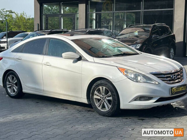 Белый Хендай Соната, объемом двигателя 2.4 л и пробегом 212 тыс. км за 10200 $, фото 1 на Automoto.ua