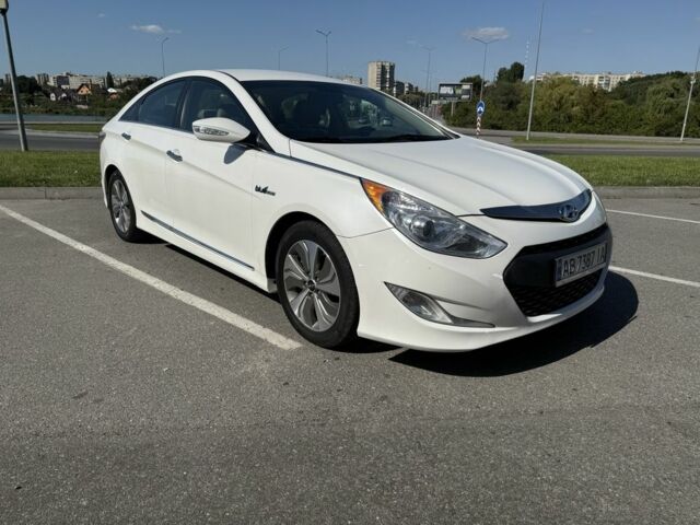 Белый Хендай Соната, объемом двигателя 2.4 л и пробегом 368 тыс. км за 7900 $, фото 1 на Automoto.ua