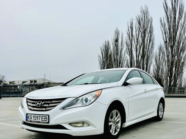 Белый Хендай Соната, объемом двигателя 2.4 л и пробегом 168 тыс. км за 7000 $, фото 1 на Automoto.ua