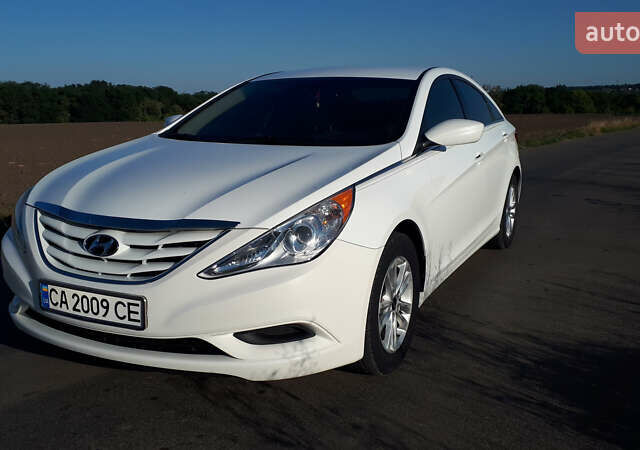 Белый Хендай Соната, объемом двигателя 2.4 л и пробегом 170 тыс. км за 7900 $, фото 1 на Automoto.ua