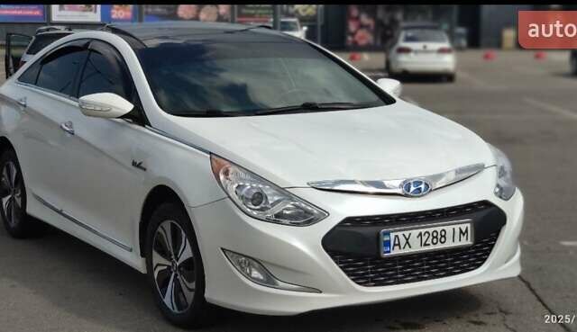 Білий Хендай Соната, об'ємом двигуна 2.4 л та пробігом 365 тис. км за 9700 $, фото 1 на Automoto.ua