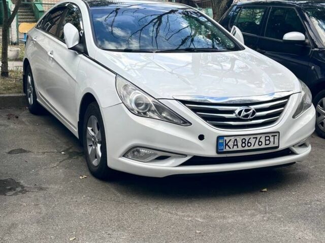Белый Хендай Соната, объемом двигателя 2 л и пробегом 288 тыс. км за 6700 $, фото 1 на Automoto.ua
