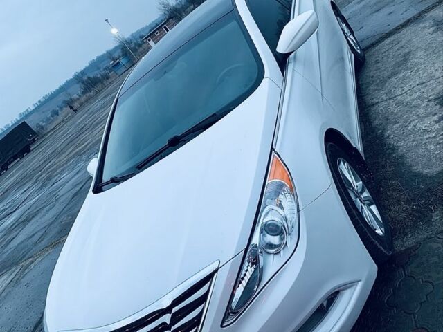 Белый Хендай Соната, объемом двигателя 2.4 л и пробегом 160 тыс. км за 9500 $, фото 1 на Automoto.ua