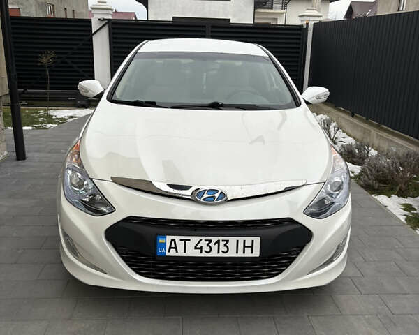 Білий Хендай Соната, об'ємом двигуна 2.4 л та пробігом 235 тис. км за 10000 $, фото 1 на Automoto.ua