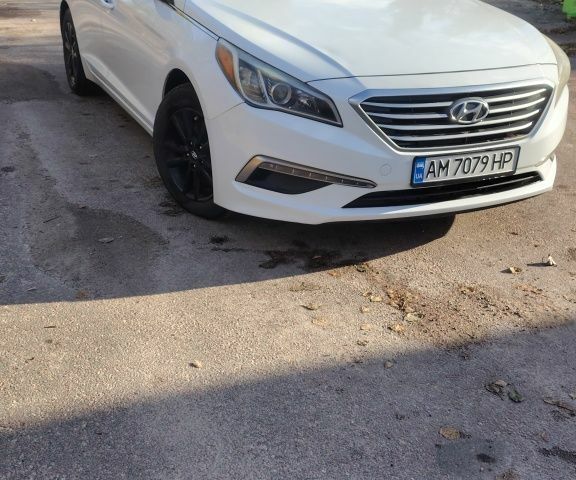 Белый Хендай Соната, объемом двигателя 2.4 л и пробегом 220 тыс. км за 7900 $, фото 1 на Automoto.ua