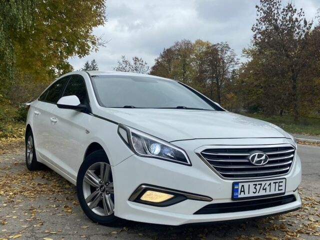Білий Хендай Соната, об'ємом двигуна 2 л та пробігом 202 тис. км за 8200 $, фото 1 на Automoto.ua