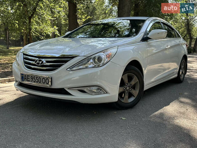 Белый Хендай Соната, объемом двигателя 2 л и пробегом 183 тыс. км за 8500 $, фото 1 на Automoto.ua