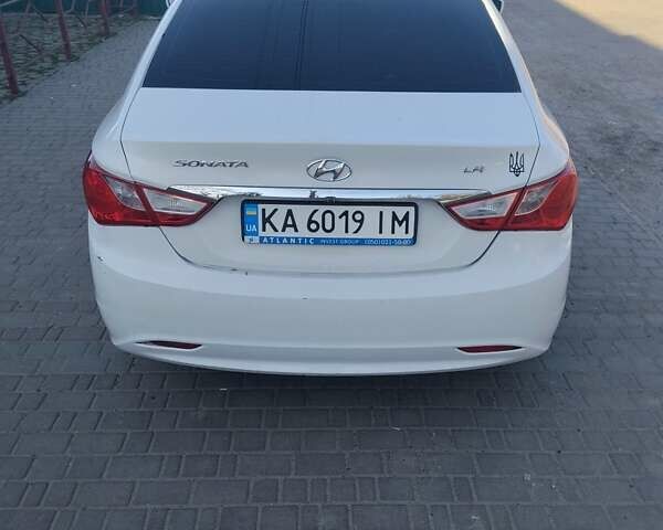 Белый Хендай Соната, объемом двигателя 2 л и пробегом 550 тыс. км за 8500 $, фото 1 на Automoto.ua