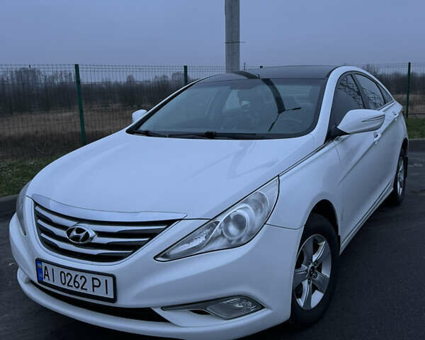 Белый Хендай Соната, объемом двигателя 2 л и пробегом 331 тыс. км за 7600 $, фото 1 на Automoto.ua