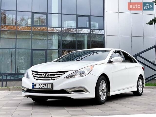 Білий Хендай Соната, об'ємом двигуна 2.4 л та пробігом 211 тис. км за 8500 $, фото 1 на Automoto.ua