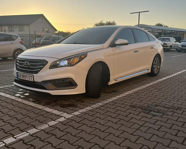 Белый Хендай Соната, объемом двигателя 2.36 л и пробегом 132 тыс. км за 10600 $, фото 1 на Automoto.ua