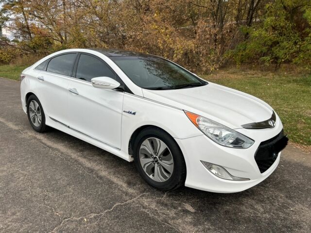 Белый Хендай Соната, объемом двигателя 2.4 л и пробегом 195 тыс. км за 8500 $, фото 1 на Automoto.ua