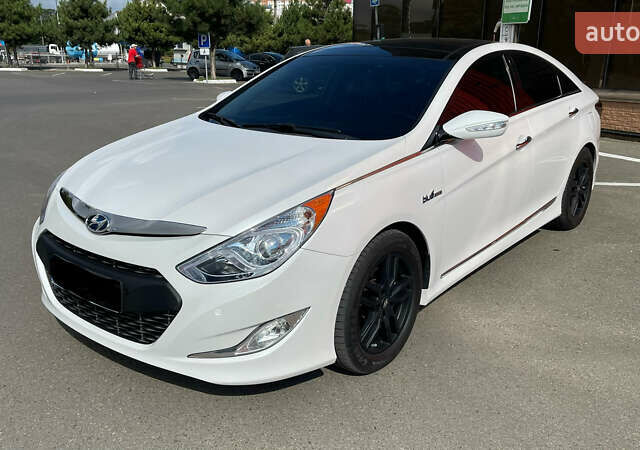 Белый Хендай Соната, объемом двигателя 2.4 л и пробегом 83 тыс. км за 12000 $, фото 1 на Automoto.ua