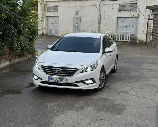 Білий Хендай Соната, об'ємом двигуна 2 л та пробігом 262 тис. км за 12700 $, фото 1 на Automoto.ua