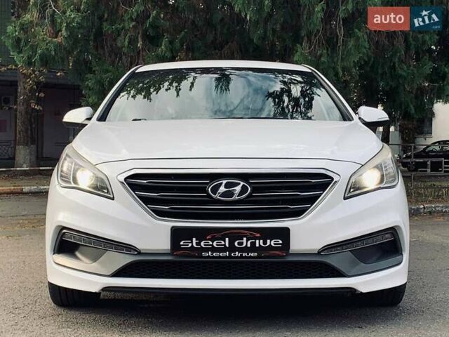 Белый Хендай Соната, объемом двигателя 2 л и пробегом 135 тыс. км за 11799 $, фото 1 на Automoto.ua