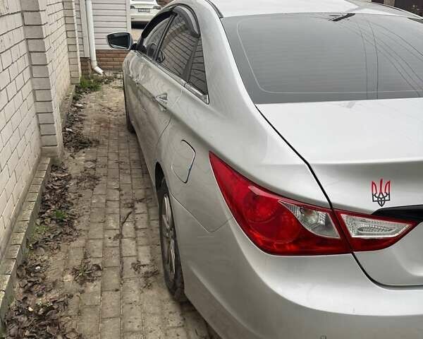 Білий Хендай Соната, об'ємом двигуна 2 л та пробігом 260 тис. км за 5000 $, фото 1 на Automoto.ua